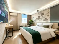Elong R.YUN Hotel (Zhangye West Railway Station Bell Tower Area)