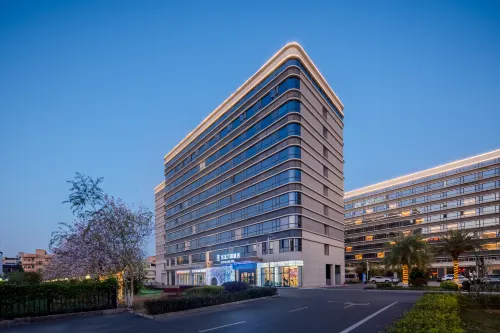 Yilong wanguo hotel (Guangzhou Baiyun International Airport Terminal Branch) - Bintang 4