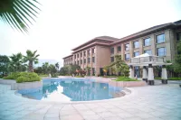 River & Holiday Grand Rezen Hotel Yunyang - parking