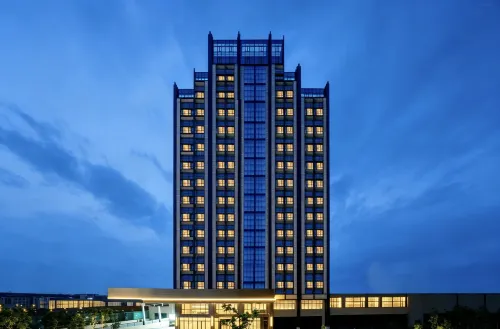 Yufeng Residence YOUTH HUB Apartment (Nanchang West Station North Square) - Condos
