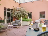 NH Collection Nürnberg City Hotels in der Nähe von Brunnen Ehekarussell
