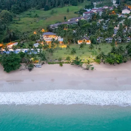 Kantary Beach Hotel Villas & Suites Отели рядом с достопримечательностью «Коралловый мыс»