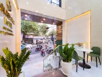 Golden Star Hotel Hotels near Vincom Center