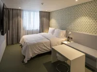 Gray Hotel Yongin 高镇附近的飯店