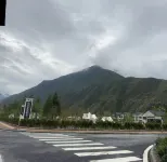 Baima Shengdian Hot Spring Hotel - غرفة مطلة على الجبل