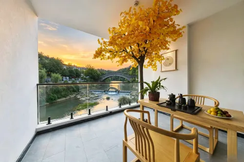Twelve City Tujia Boutique Homestay (Stream‑Side & Mountain‑View, Near Furong Town Grand Waterfall) - 주차장