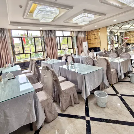 Fuyun Riverside Holiday Hotel (Riverside Scenic Area)