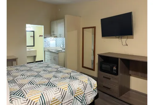 Motel 6 Aberdeen, NC - Pinehurst - Parking