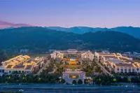 Guihuashan Hotel Отели рядом с достопримечательностью «Чунь Юй Торговый Город»
