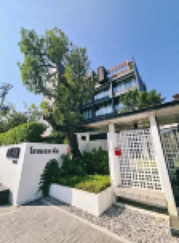 ดัม โฮเทล - ศรีภูมิ