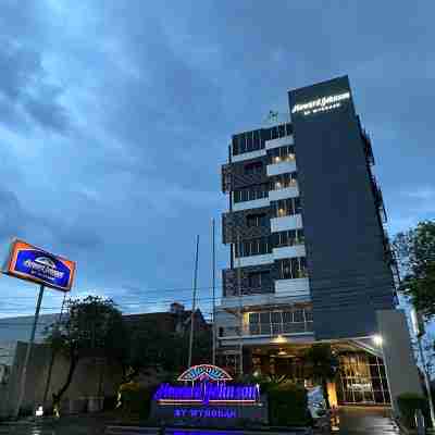 Howard Johnson by Wyndham Pekalongan Hotel Exterior