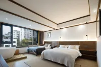 Floral Hotel· Wuyuan Huiyuge Hotel (Wuyuan High-speed Railway Station Shop)