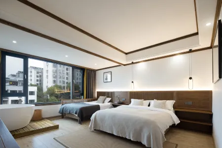 Floral Hotel· Wuyuan Huiyuge Hotel (Wuyuan High-speed Railway Station Shop)