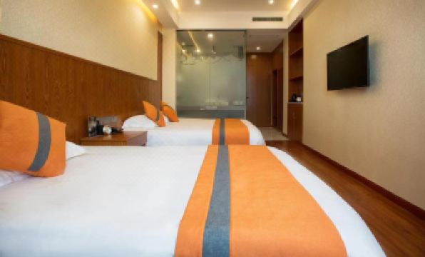 Lintin Holiday Hotel