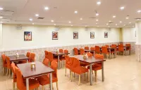 Homeinn Hotel (Qian'an Mingfeng Street) - parkir