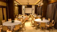 Cebu One Tectona Resort Hotel - breakfast