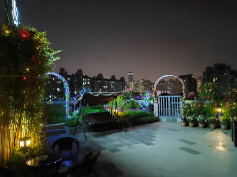 亞輕xホテル(上海同濟病院新村路地下鉄駅)