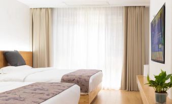 Listen to the Zhushan Hostel