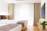 Listen to the Zhushan Hostel