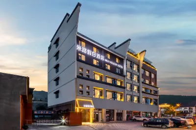 Milu Holiday Hotel (Dujiangyan Irrigation Project Scenic Spot) Hotels near Ancient Town of Guan County