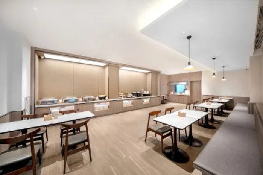 HanTing Hotel (Heihe Zhongyang Pedestrian Street)