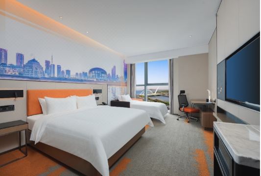 햄튼 바이 힐튼 웨이팡 웨이청 외관 및 객실