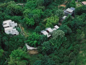 Panhuan Xiaozhu Hotel