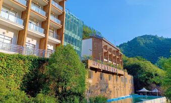 Art Zhenyuan Vacation Hotel