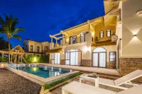 Sun Moon Beach swimming pool courtyard (Shek Mui Wan Shop)