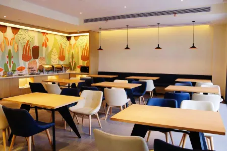 Urba Hotel(Danyang Vocational School& Chinese Medicine Hospital) Отели рядом со станцией Danyang Railway Station