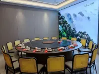 Nanchang Xiangtuyue Hotel (Tengwang Pavilion, Yangming Park Metro Station) Hotels near Donghu