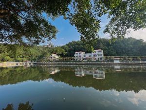 Jingshan Lake Dolphin Homestay (Qingyuan Huangtengxia Branch)