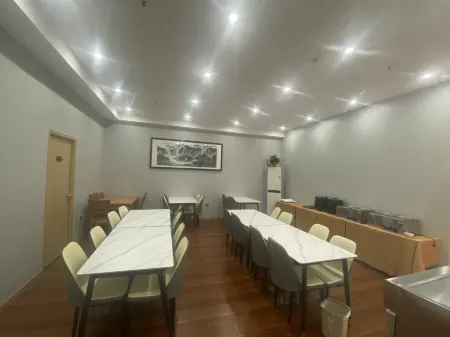 Lanxin Express Hotel (Shangshui Ronghui City Jincheng High School)
