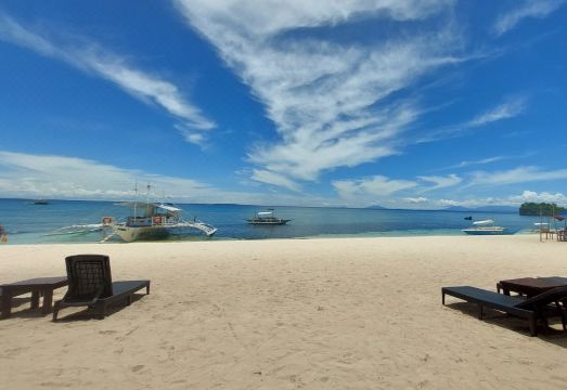 Avila's Horizon Dive Resort의 테라스 뷰