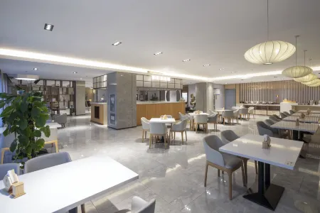 Starway Hotel (Taixing Wuyue Plaza Jichuan North Road) Отели рядом с достопримечательностью «Liuwei Port»