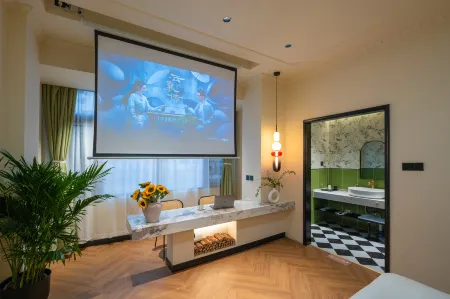 探啾ホテル（張公橋美食街楽山大仏景区）