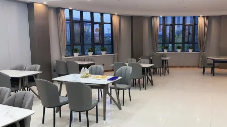 Tiemenguan Runde Hotel Отели рядом с достопримечательностью «Первая средняя школа в Таймэнгуане»