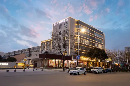 Songguo Hotel (Ikea Store, Zhengzhou Sports Center) Отели рядом с достопримечательностью «Henan College Computer Numerical Control， Kinmen and Matsu Branch»