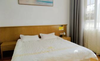 Yongsheng Chenghai Shili Biantun Hotel