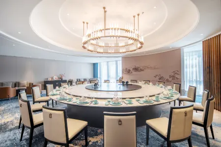 YUN-RAY INTERNA TIONAL EXCHANGE CENTER Отели рядом с достопримечательностью «Городская площадь Шэньцзян Цзянь»