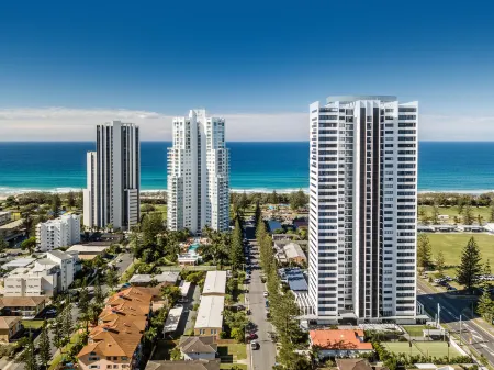 Ultra Broadbeach Отели рядом с достопримечательностью «Каскейд Гарденс»