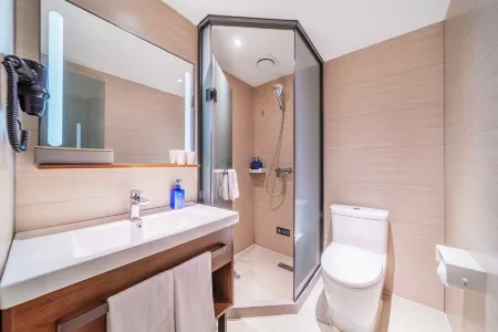 HanTing Hotel (Chongqing Guanyinqiao Subway Station)