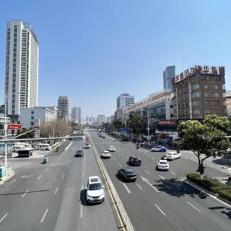 G Joyful Mido G Hotel (Kunming Nanping Pedestrian Street Baicheng Railway Station)