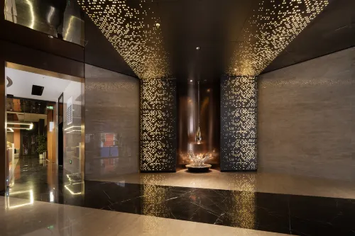 Linxi Hotel (Guiyang Fountain Jiaxiu Building Branch)