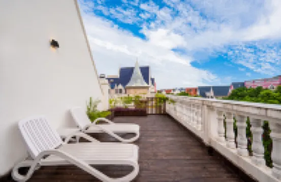 Flower Building Xianghai Hanshe Homestay (Beihai Yintan International Passenger Port)