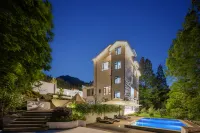 Cloud Summer Blossom - 180° Mountain Stream Retreat - Starry Pool Villa Resort Hotels in Dazhuhai