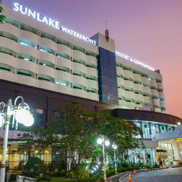 Sunlake Waterfront Resort & Convention Jakarta Отели рядом с достопримечательностью «Торговый центр Sunter Mall»