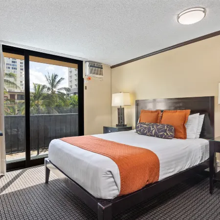 Castle Bamboo Waikīkī Hotel