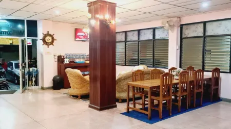 Royal Land Mae Klong Hotel