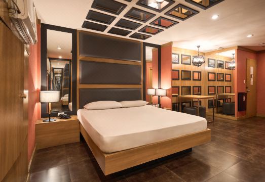 빅토리아 코트 말라본의 넓고 깔끔한 객실